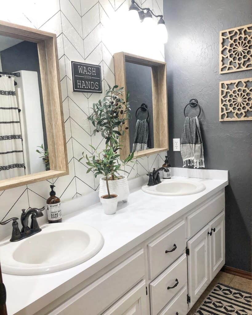 30+ Farmhouse Bathroom Mirrors Ideas for Extra Rustic Beauty