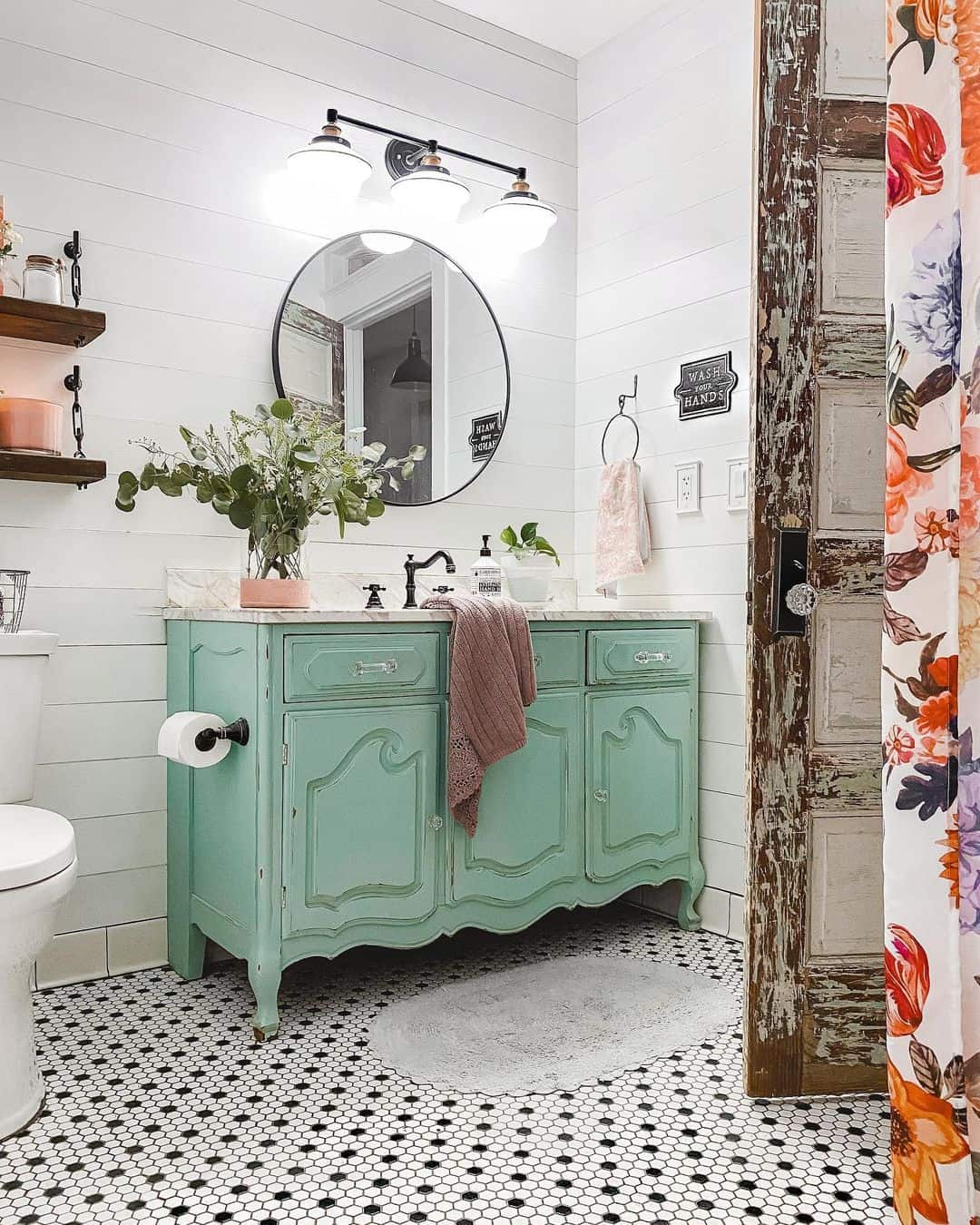 30+ Farmhouse Bathroom Mirrors Ideas for Extra Rustic Beauty