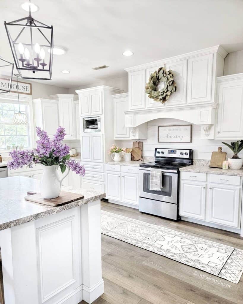 33 Farmhouse Kitchen Cabinets Ideas to Upgrade Your Kitchen’s Decor