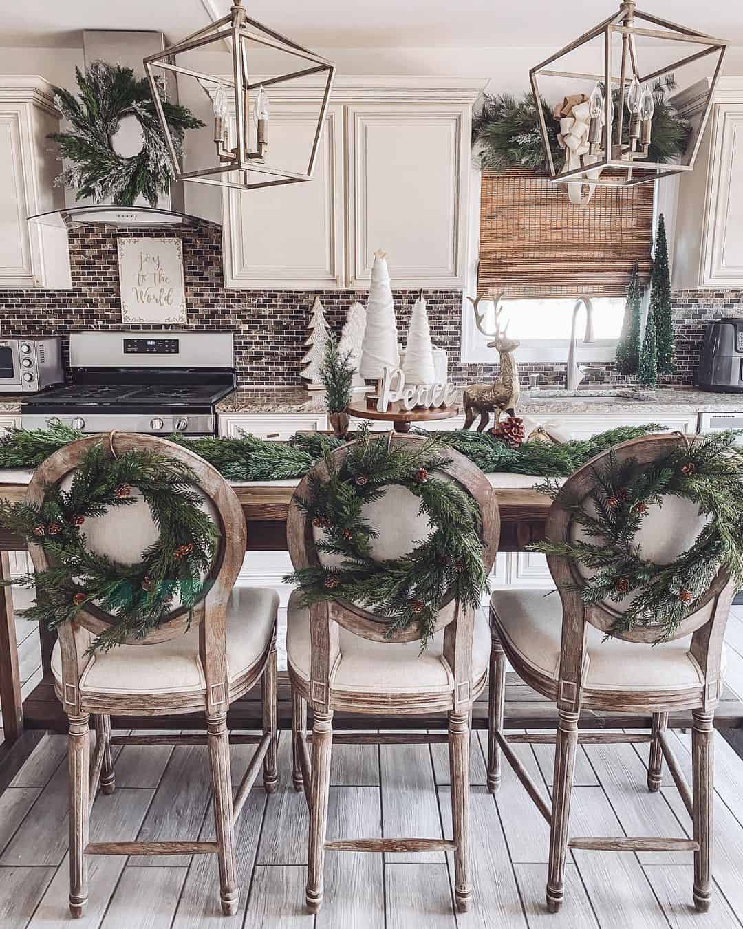 31 Farmhouse Christmas Kitchen Décor Ideas to Make the Merriest Kitchen