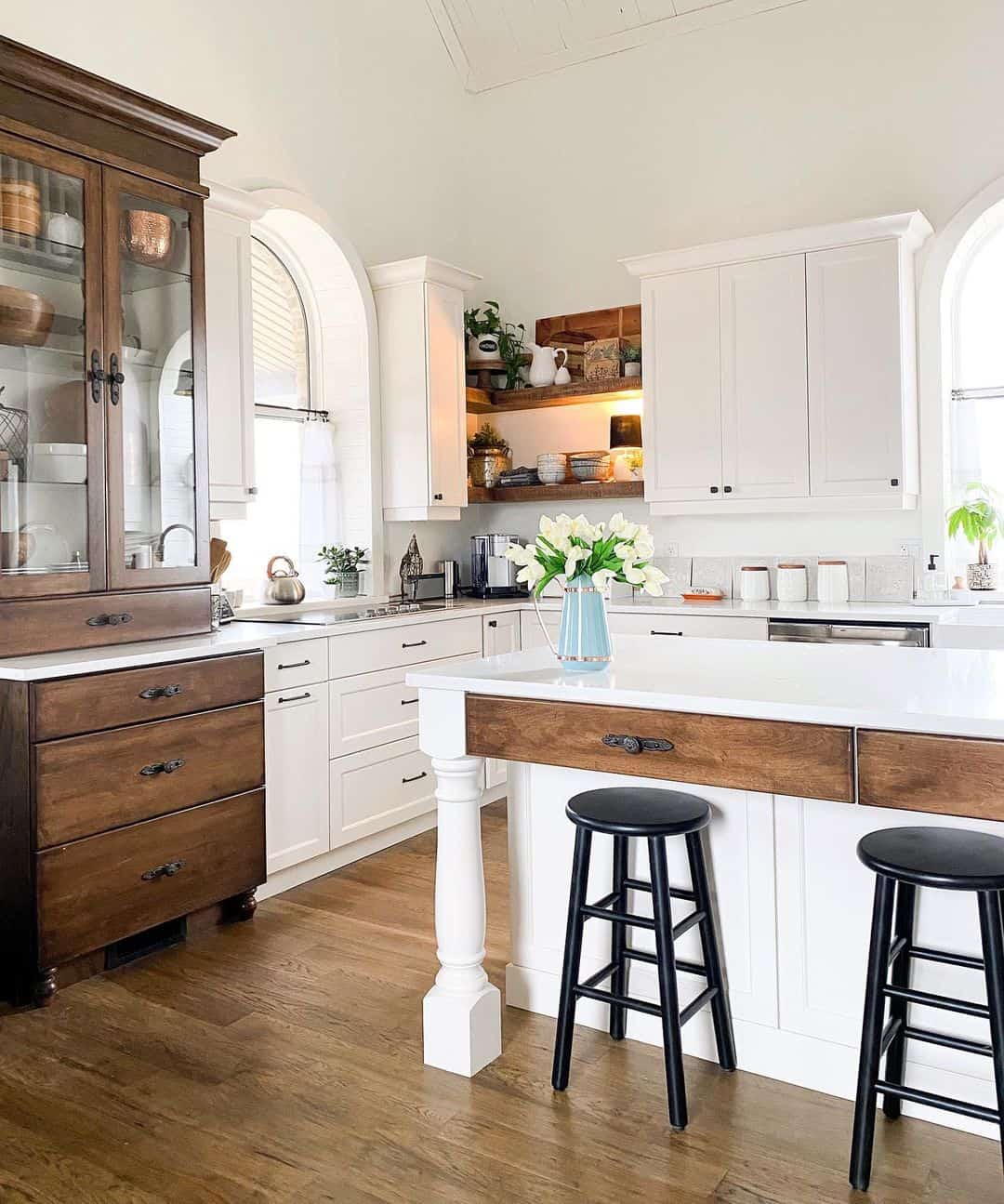 32 White Kitchens with Wood Accents for a Dreamy Kitchen