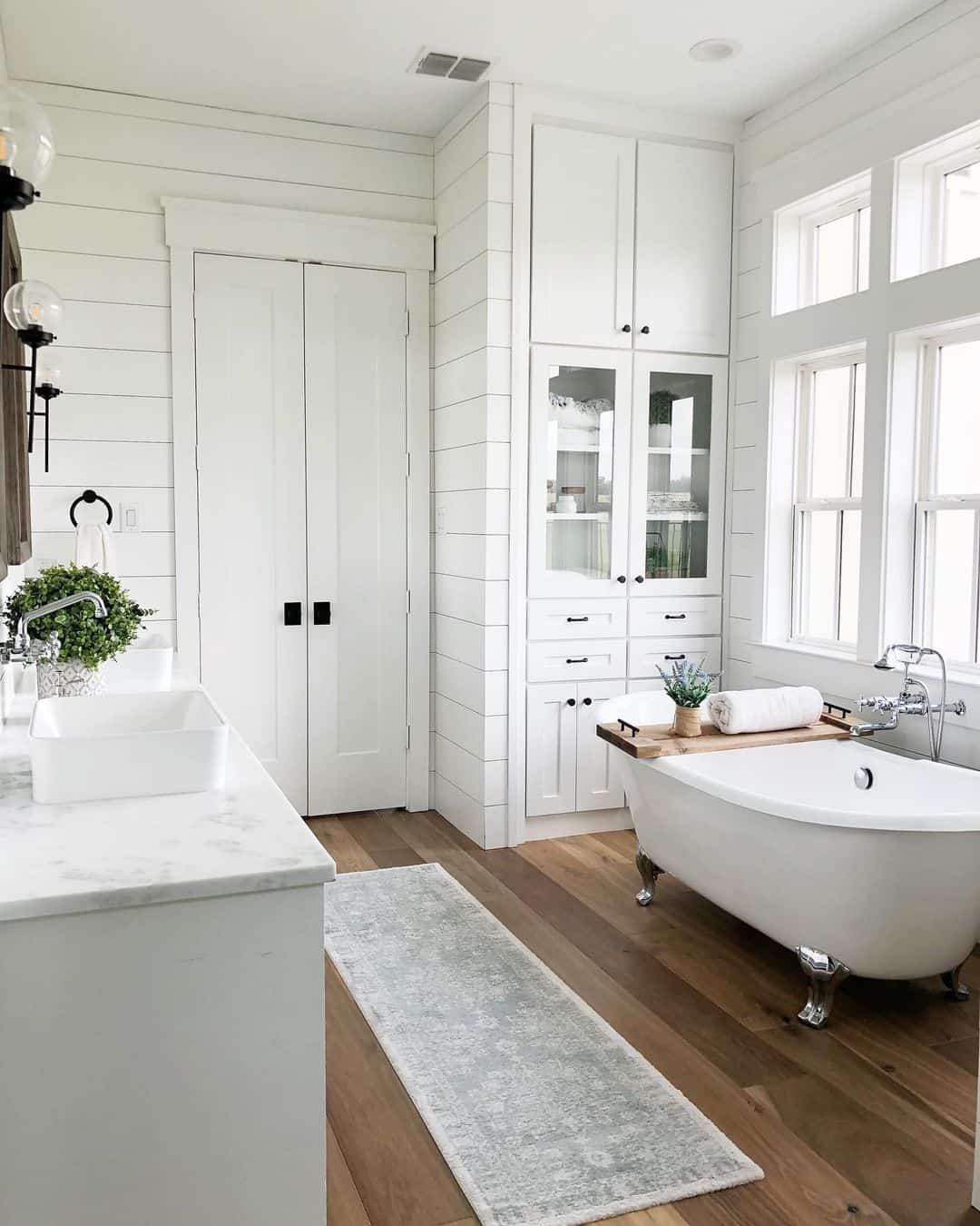 21 White Bathrooms with Wood Accents and a Wealth of Warmth