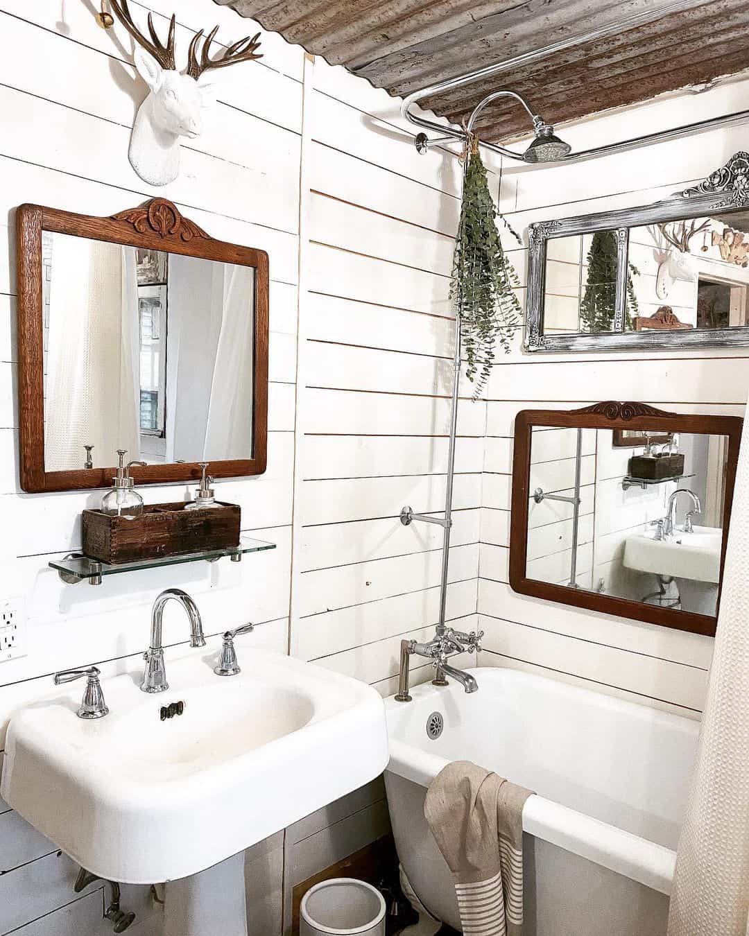 21 White Bathrooms with Wood Accents and a Wealth of Warmth