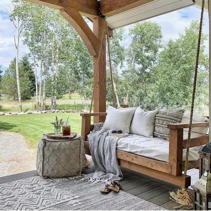 20 Farmhouse Porch Swing Ideas for an Inviting Entryway