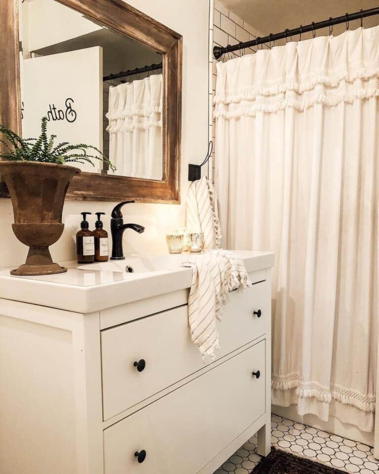 21 White Bathrooms with Wood Accents and a Wealth of Warmth