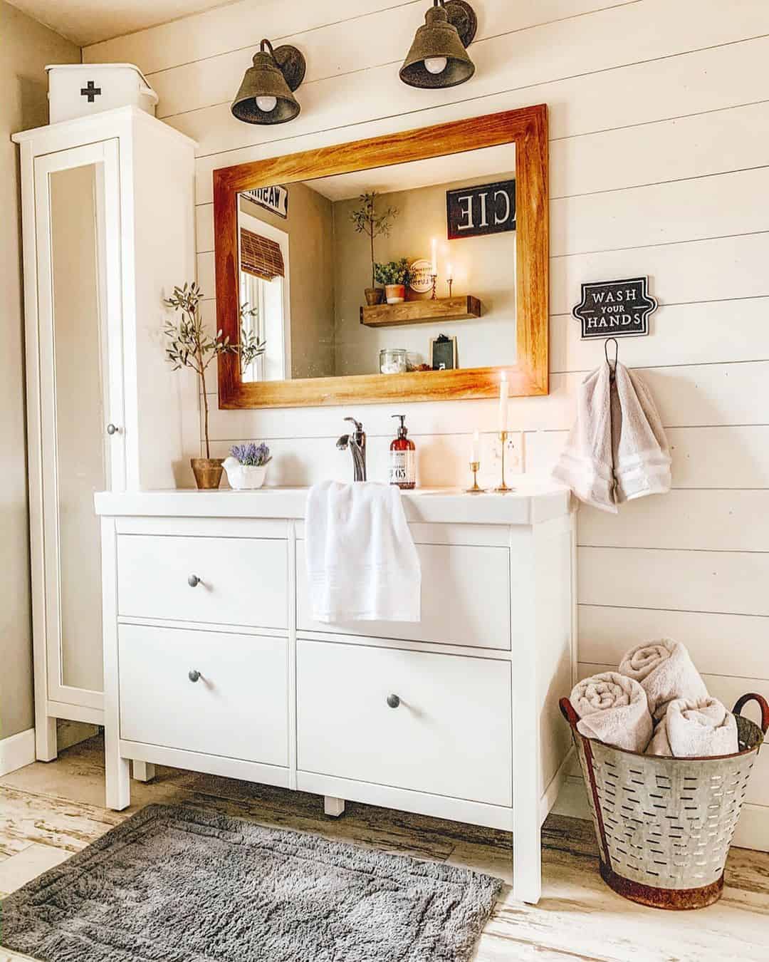 21 White Bathrooms with Wood Accents and a Wealth of Warmth