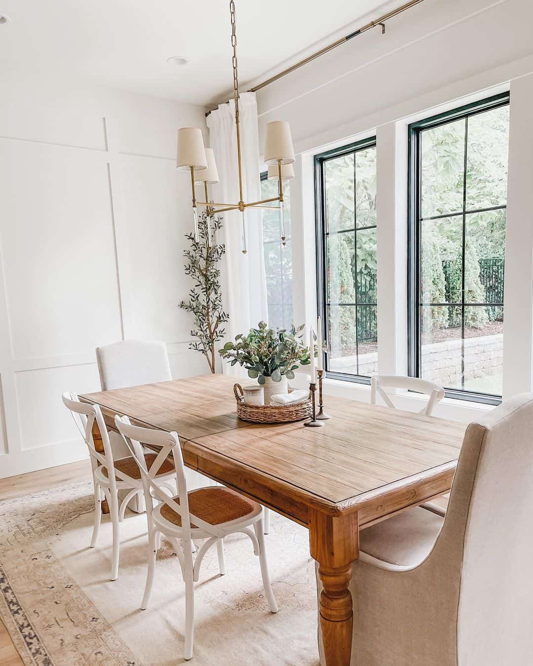 26 Irresistibly Chic Board and Batten Dining Room Accent Walls