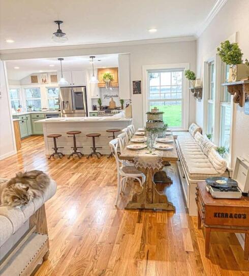 24 Farmhouse Dining Table and Chairs With a Bench to Create an Inviting ...