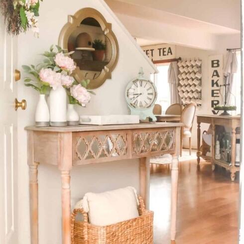 36 Mirrors Above Console Tables With Inspiring Compositions