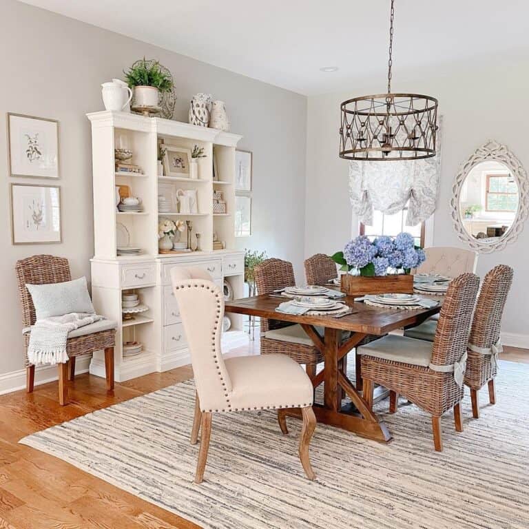 35 Farmhouse Dining Room Lighting Ideas that Fashionably Illuminate