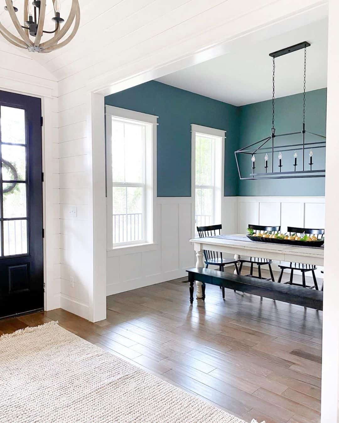 35 Farmhouse Dining Room Lighting Ideas that Fashionably Illuminate