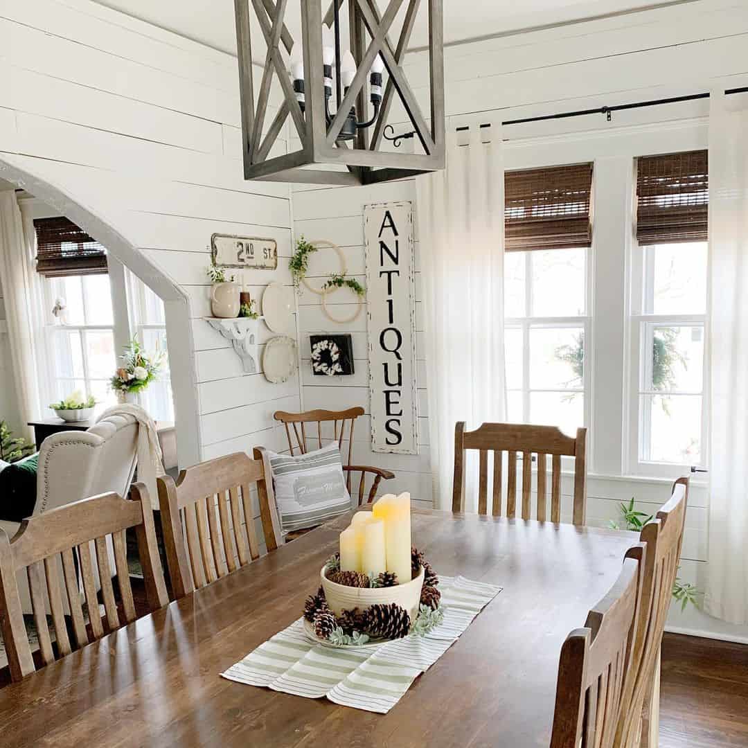 35 Farmhouse Dining Room Lighting Ideas that Fashionably Illuminate