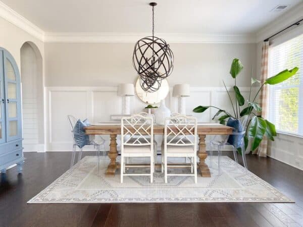 35 Farmhouse Dining Room Lighting Ideas that Fashionably Illuminate