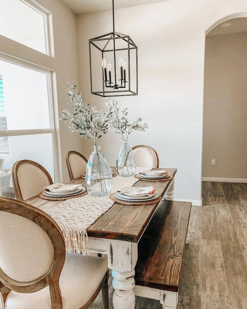 35 Farmhouse Dining Room Lighting Ideas that Fashionably Illuminate