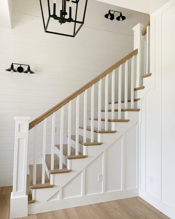 30 Board and Batten Foyer Designs for A Welcoming Entryway