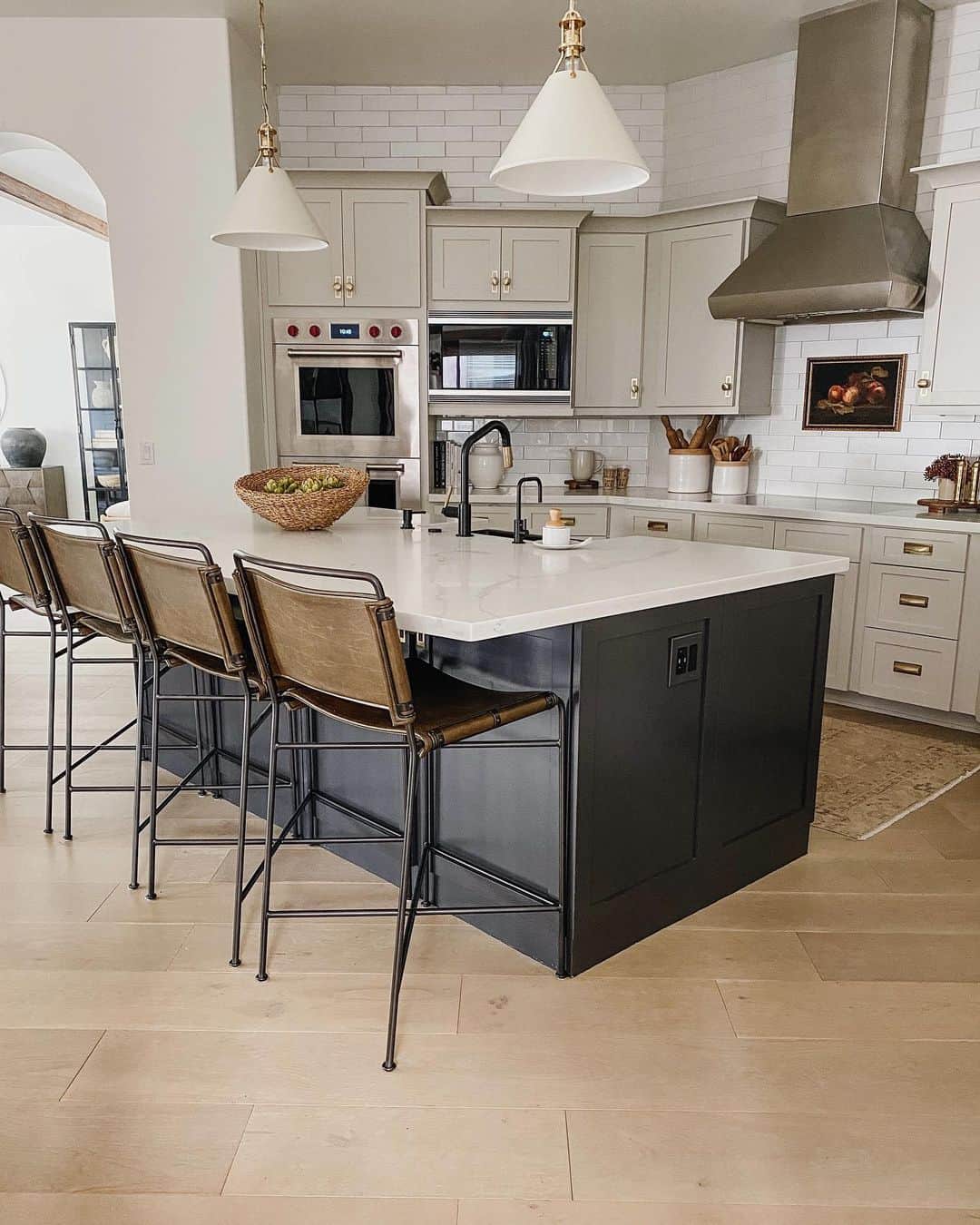 33 Genius Kitchen Island Electrical Outlet Ideas for Every Style