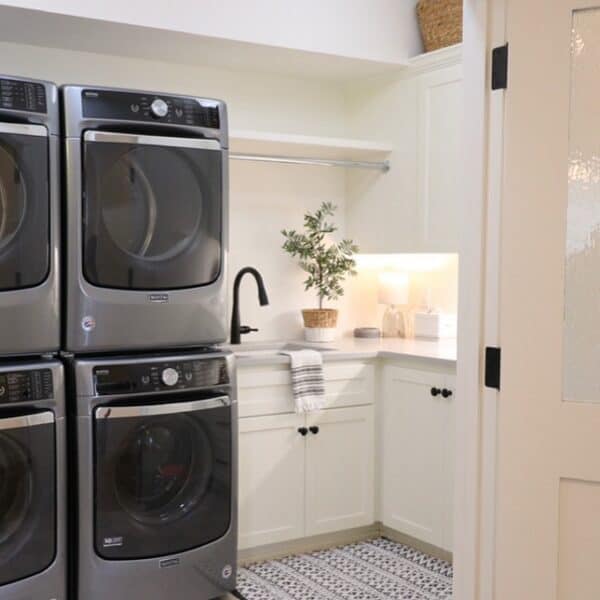 31 Laundry Room with Sink Ideas to Make Your Laundry Day Better