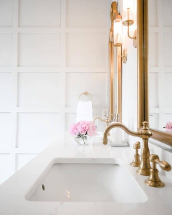 15 Striking Board and Batten Bathrooms That Look Chic and Timeless