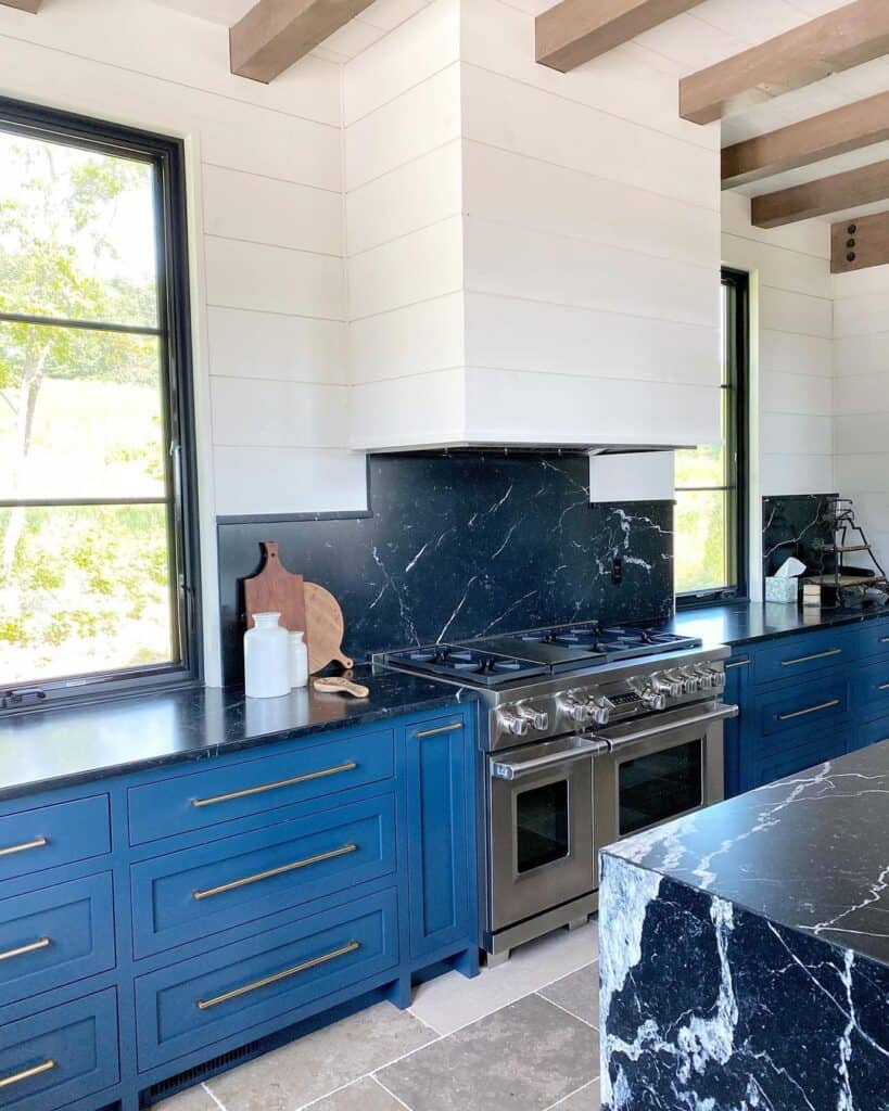16 Navy and White Kitchen Ideas That Are Always on Trend