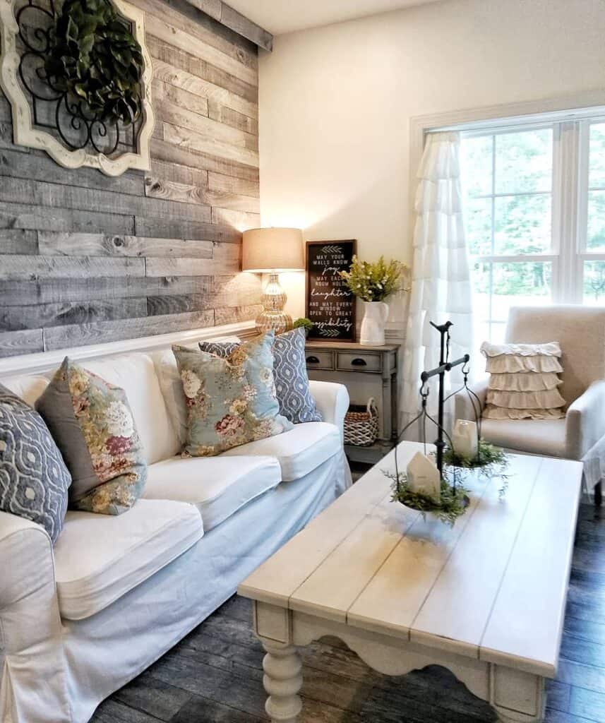 19 Easy Farmhouse Living Room Accent Walls Ideas to Recreate in Your Home