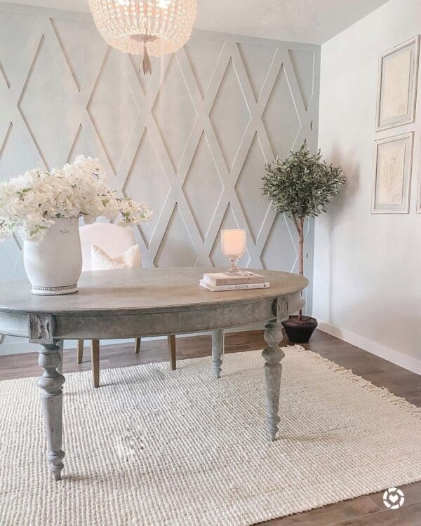 27 Rugs Under Round Tables to Add a Wow Factor in your Dining Room