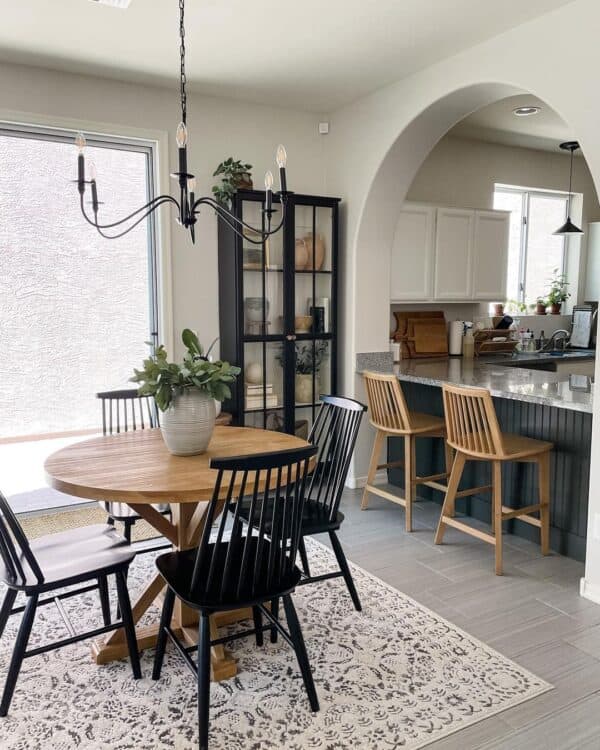 27 Rugs Under Round Tables to Add a Wow Factor in your Dining Room