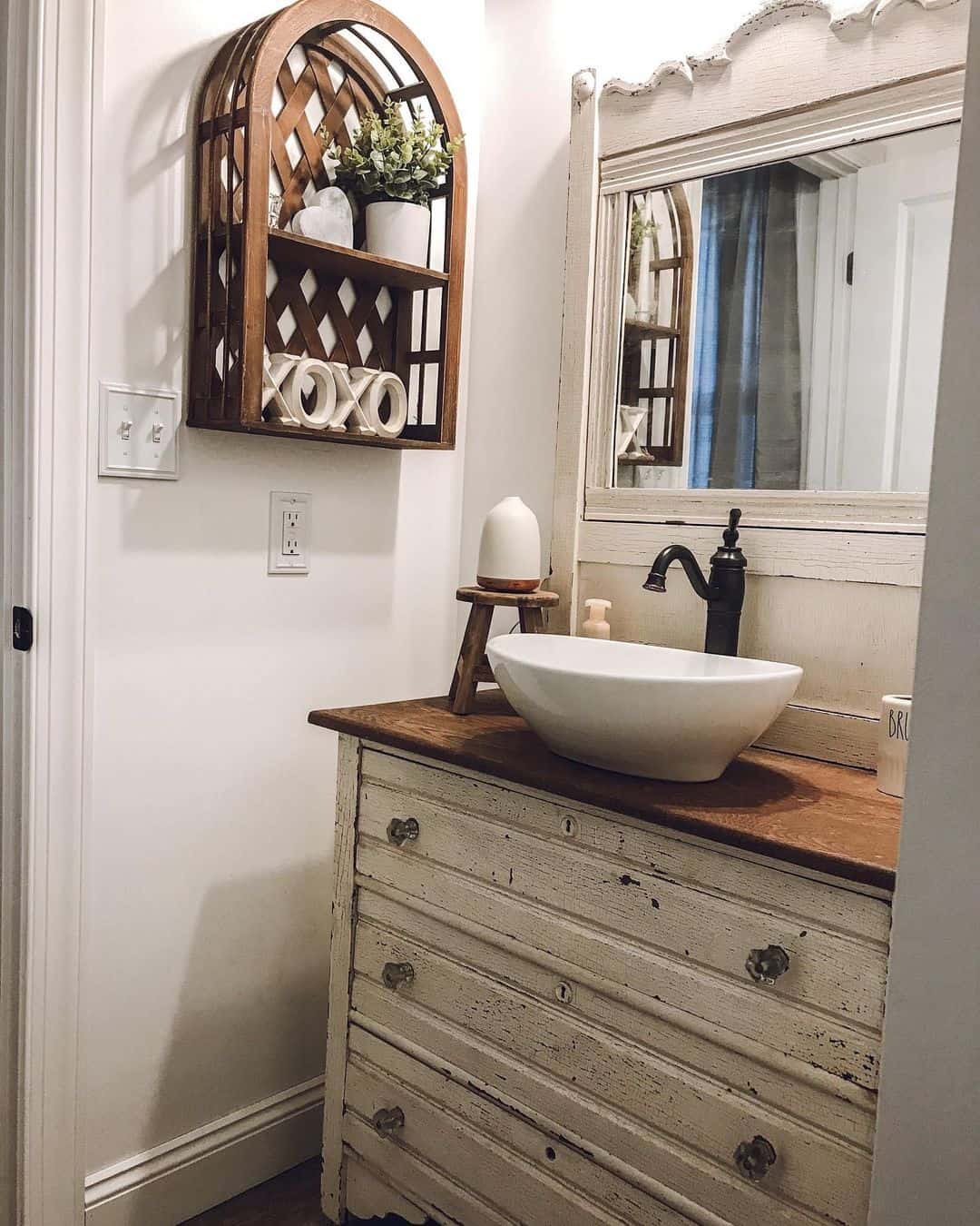 21 Bathroom Mirror with Storage Ideas for Function and Style