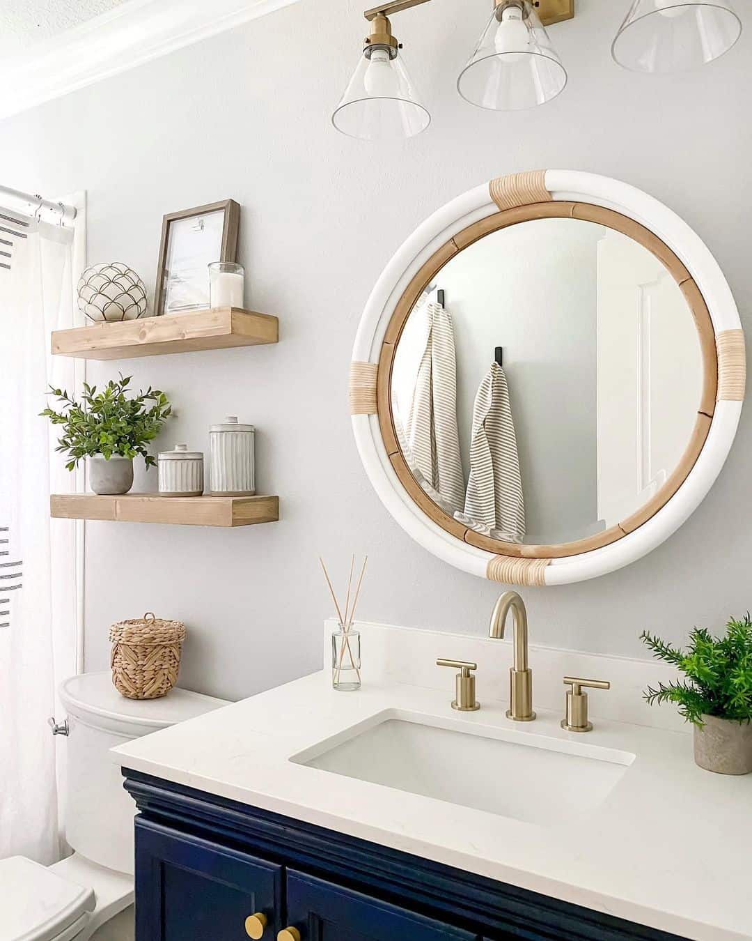 25 Round Bathroom Mirrors to Breathe Life into Your Bathroom