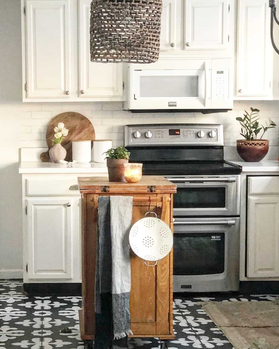 30 White Kitchens with Wood Island for the Ultimate Glow Up