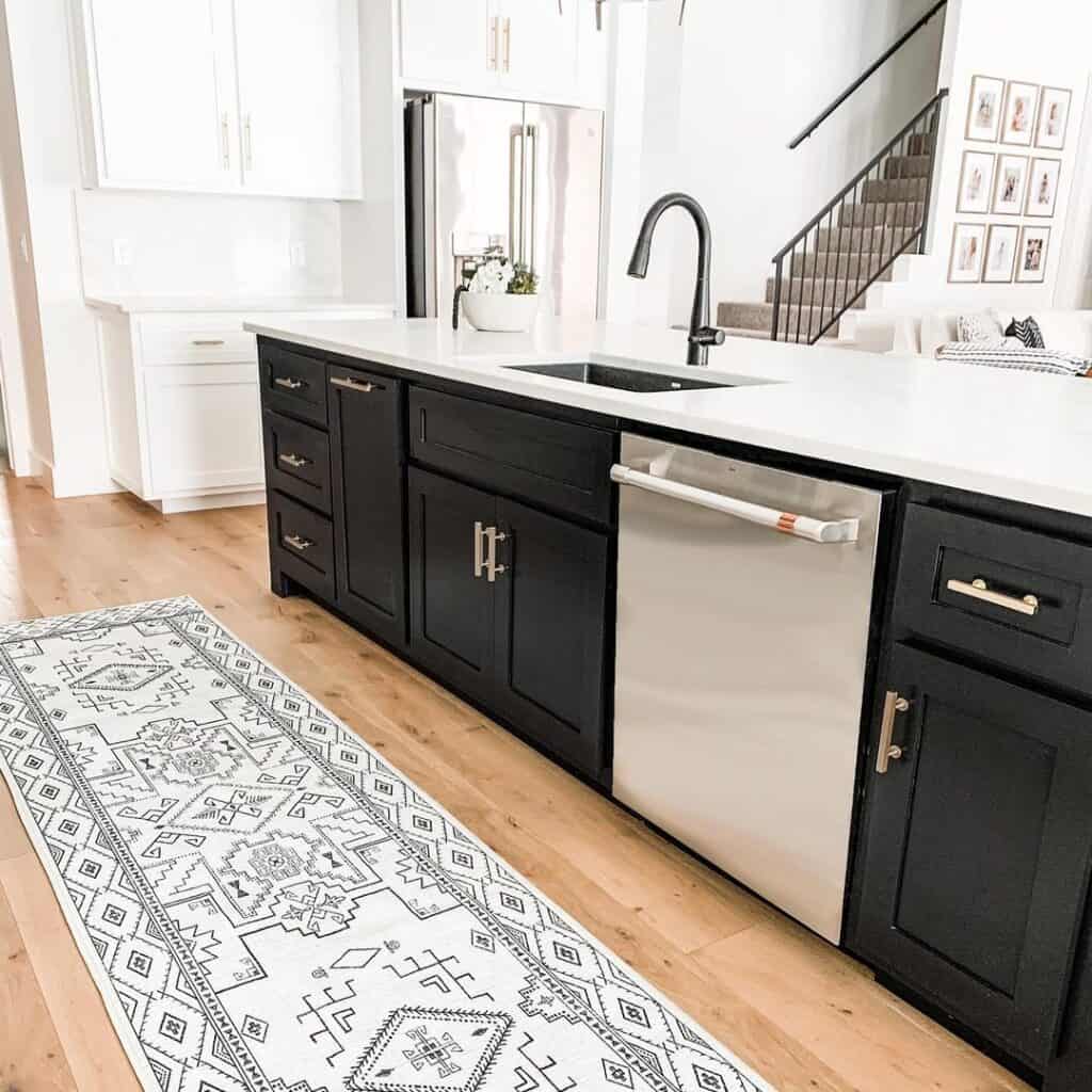 37 Ways to Make a Statement with a Black and White Rug