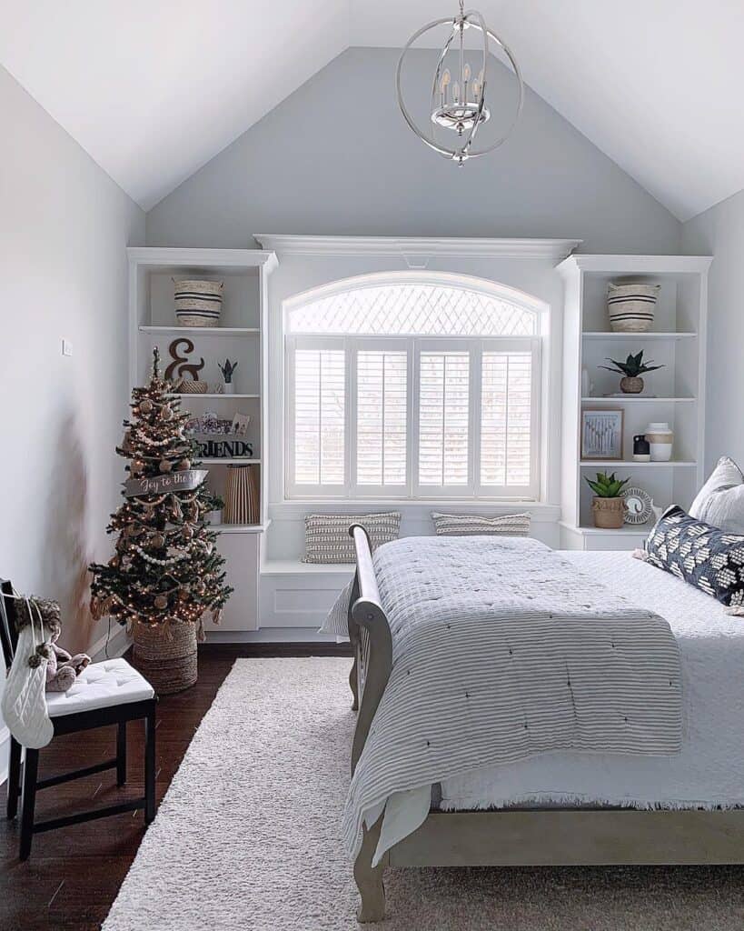 20 Vaulted Ceiling Bedroom Ideas To Elevate Your Style