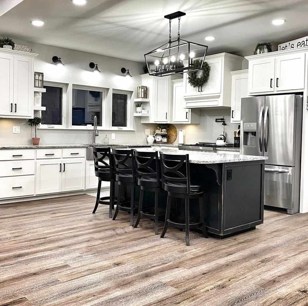 29 Black and White Farmhouse Kitchen Ideas for Your Home