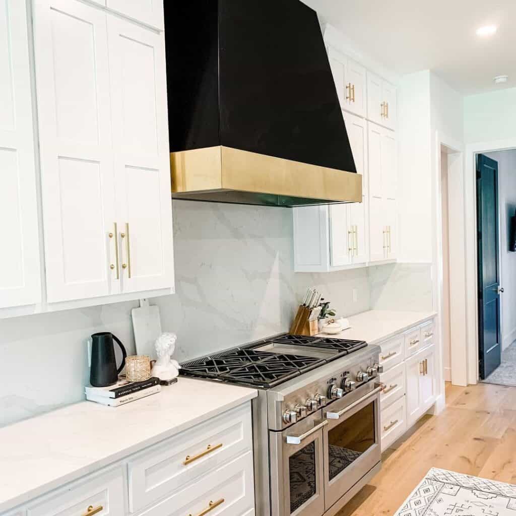 28 Black and White Kitchen Decor that Creates Chic Contrast