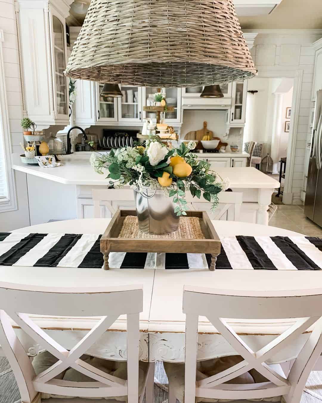 28 Black and White Kitchen Decor that Creates Chic Contrast
