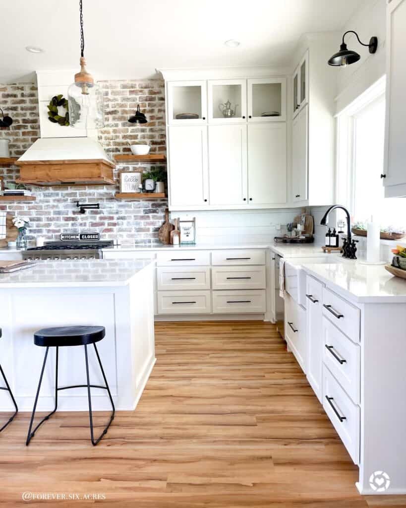 22 Oak Floating Shelves to Lighten Up Your Home