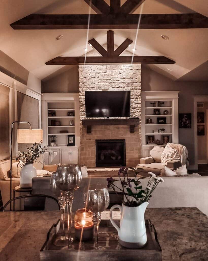 Photo inspiration: Picture Idea: 21 Vaulted Ceiling Living Room For Every Style