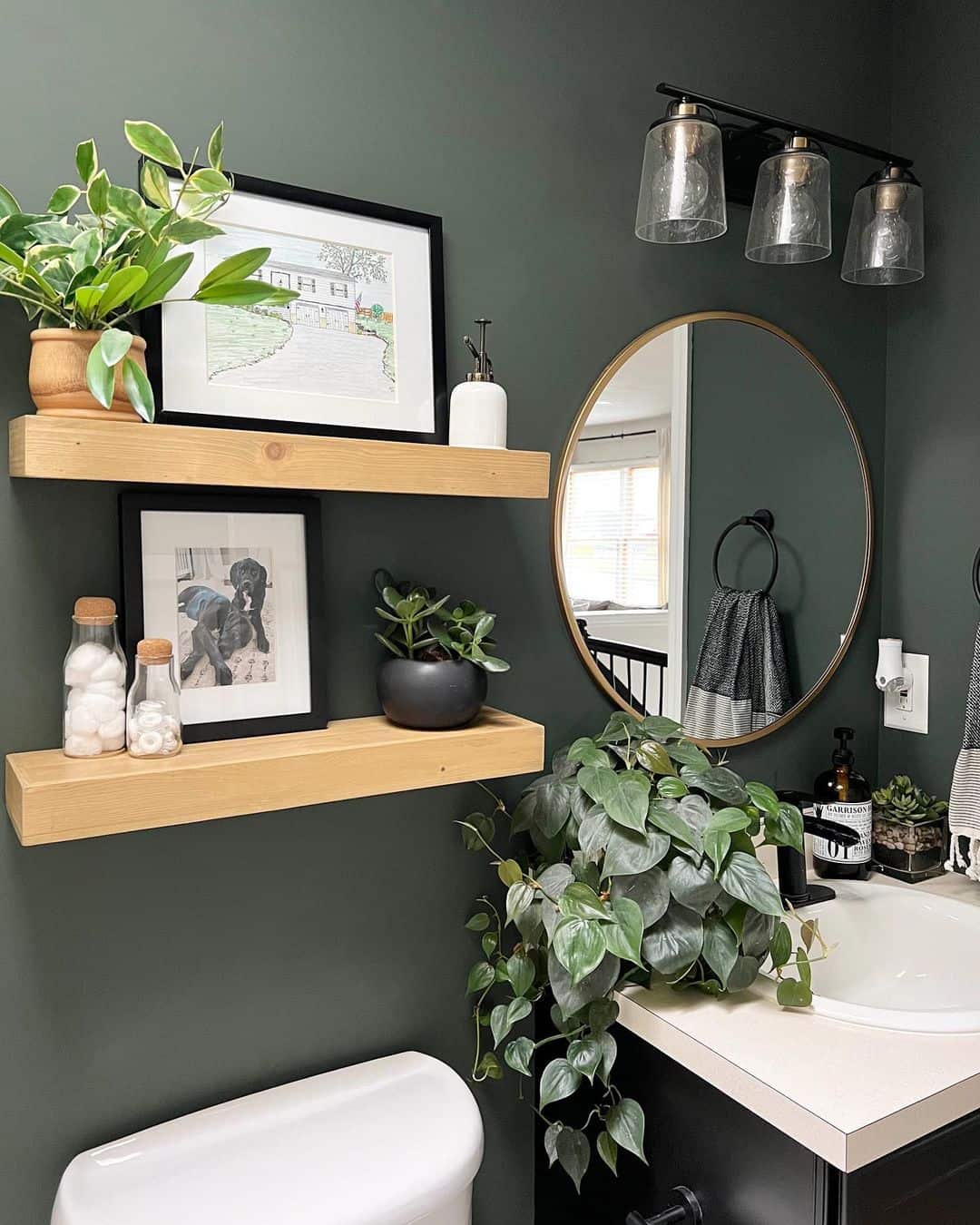 22 Oak Floating Shelves to Lighten Up Your Home