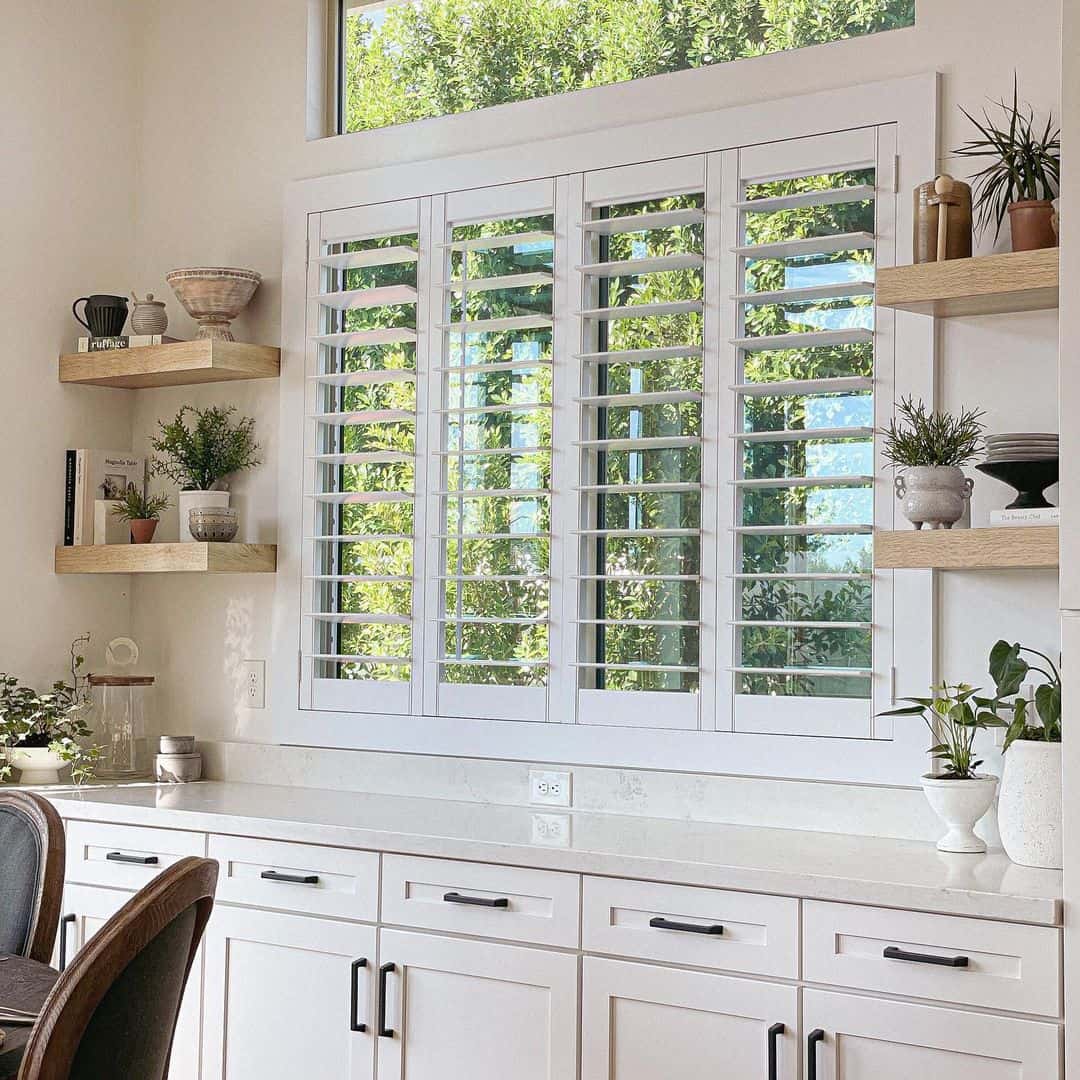 22 Oak Floating Shelves to Lighten Up Your Home