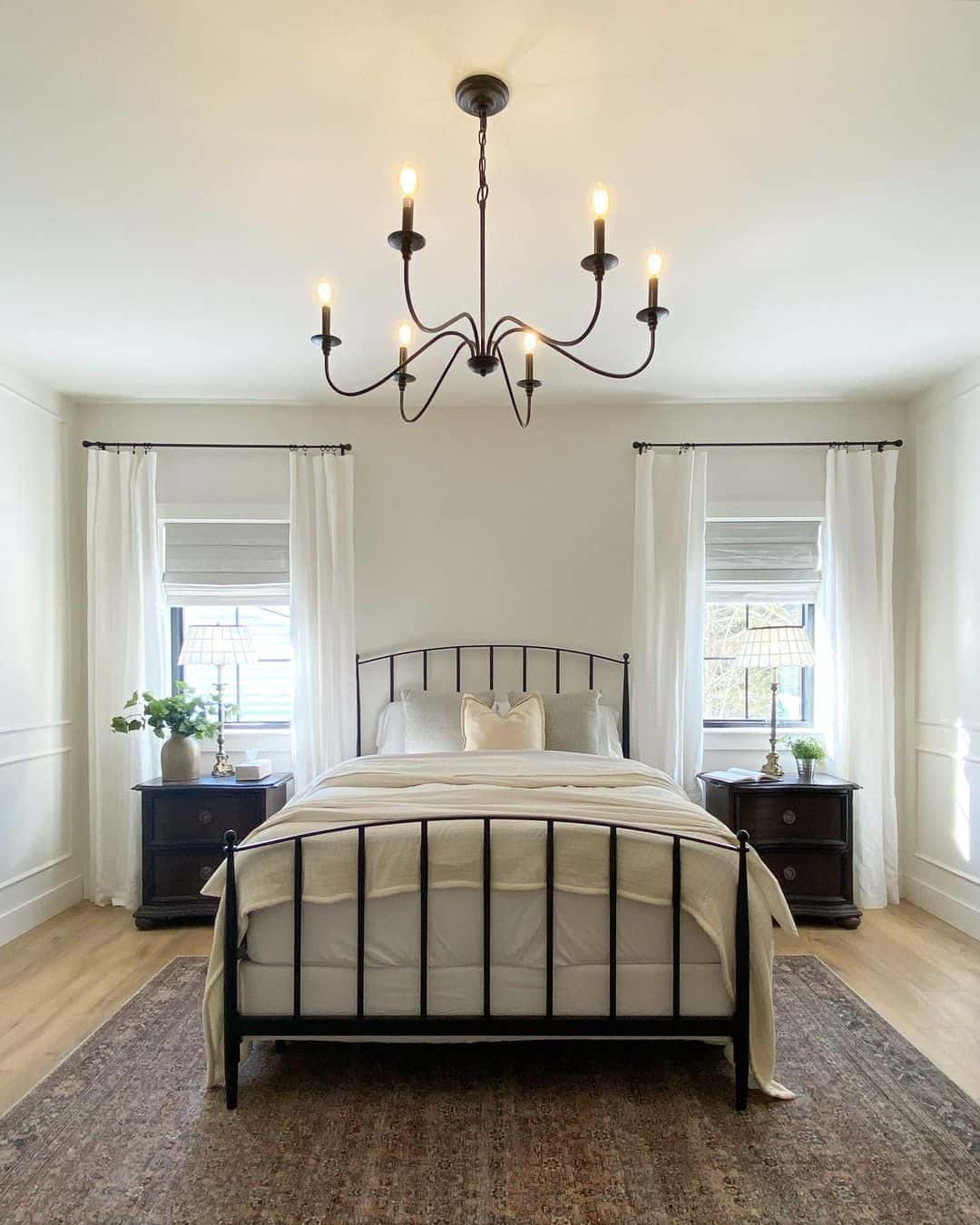 35 Beautiful Black Chandeliers To Illuminate Your Life