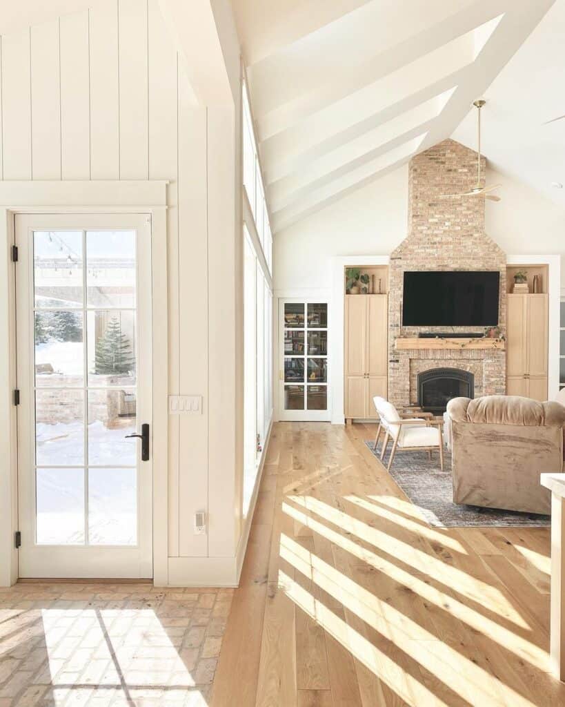 19 Amazing Rooms with Fireplace with Vaulted Ceiling Features