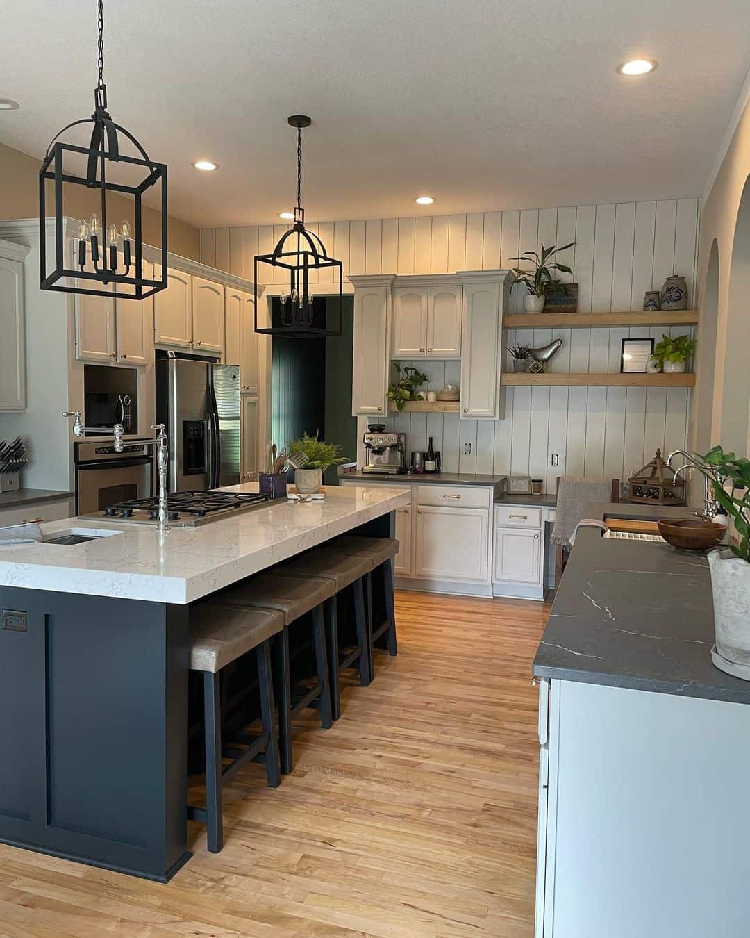 17 Impressive Kitchen Accent Wall Ideas That Add Personality