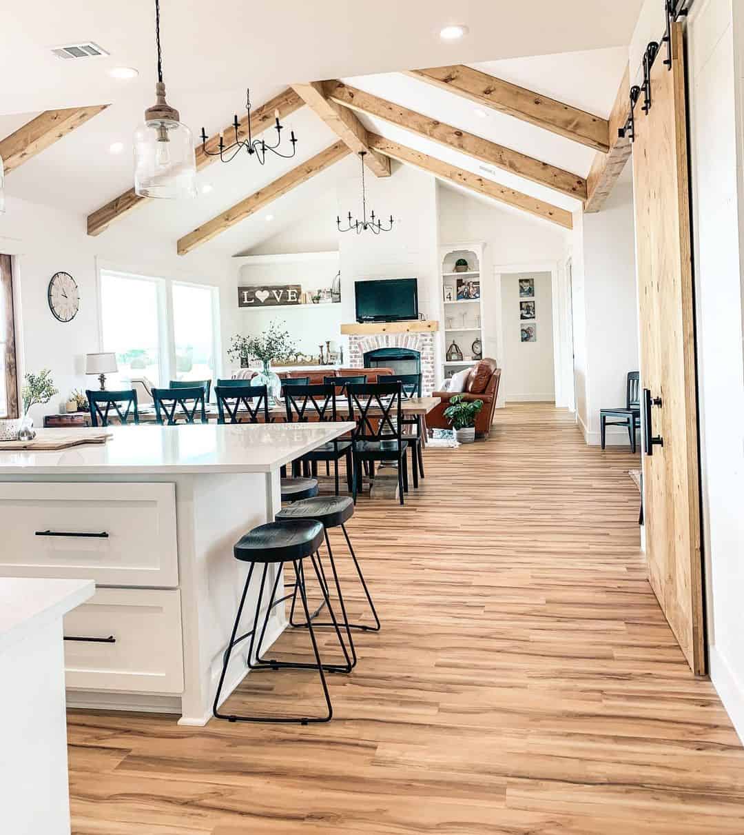 19 Vaulted Ceiling Lighting Ideas for Every Style