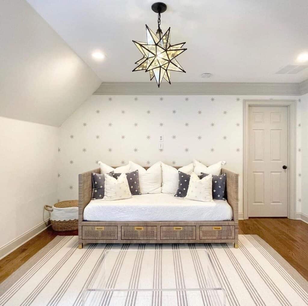 27 Daybed Ideas for a Memorable Sleeping Space