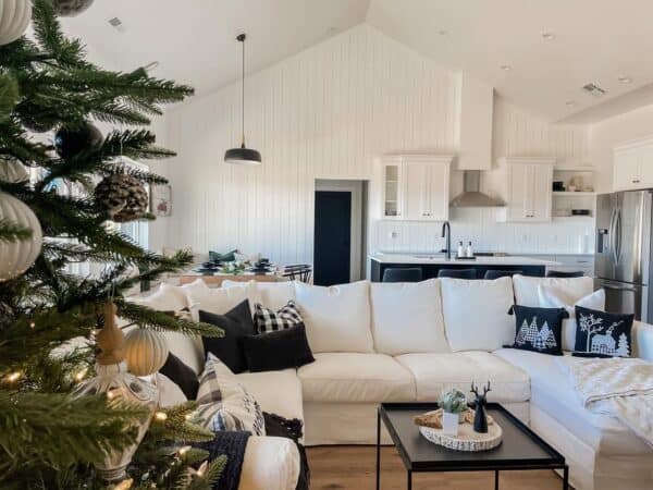 19 Vaulted Ceiling Lighting Ideas for Every Style