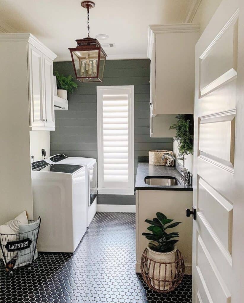 19 Sensational Black Hexagon Tile Ideas for a Vibrant Home