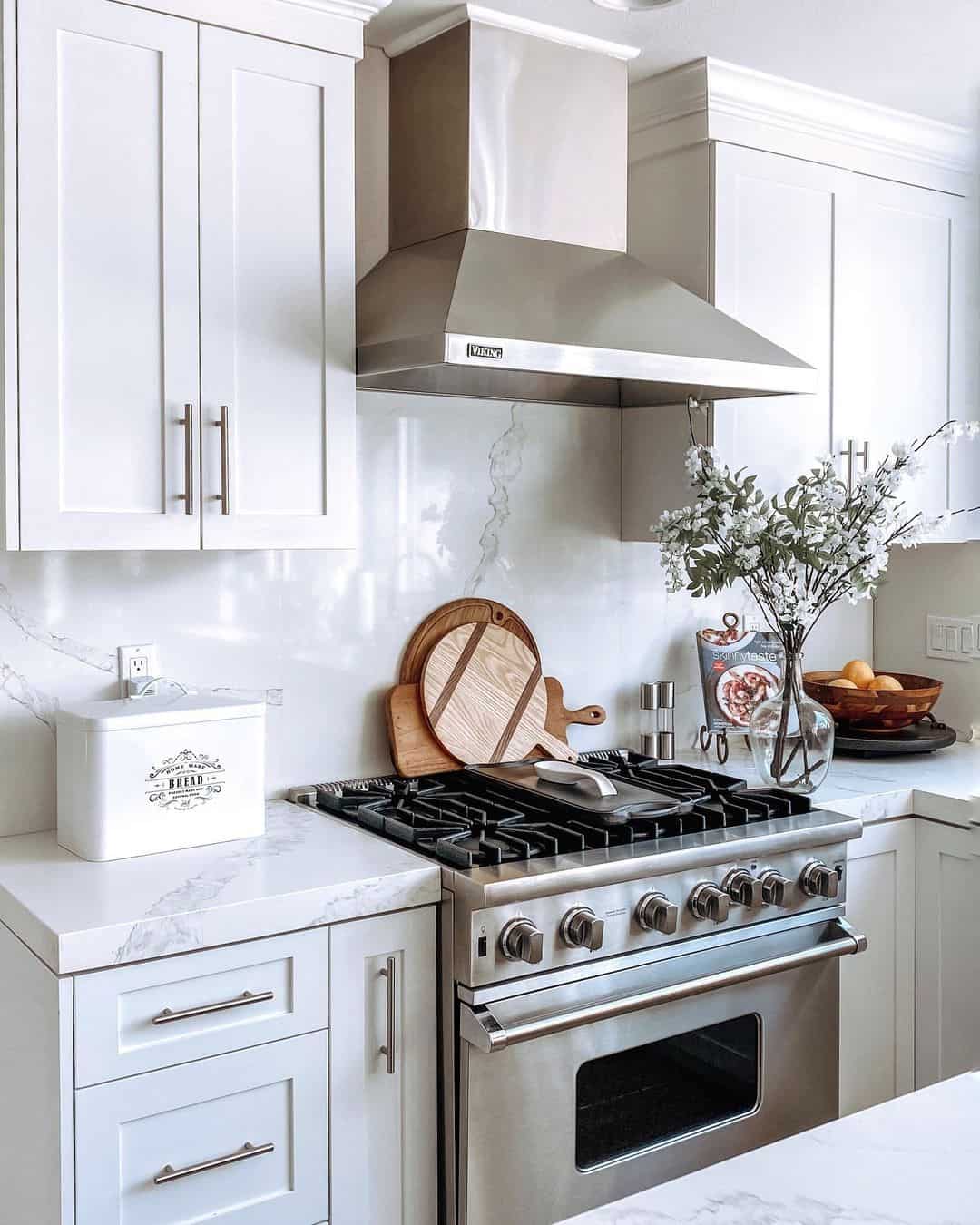 28 Dramatic Stone Backsplash Ideas to Transform Your Home