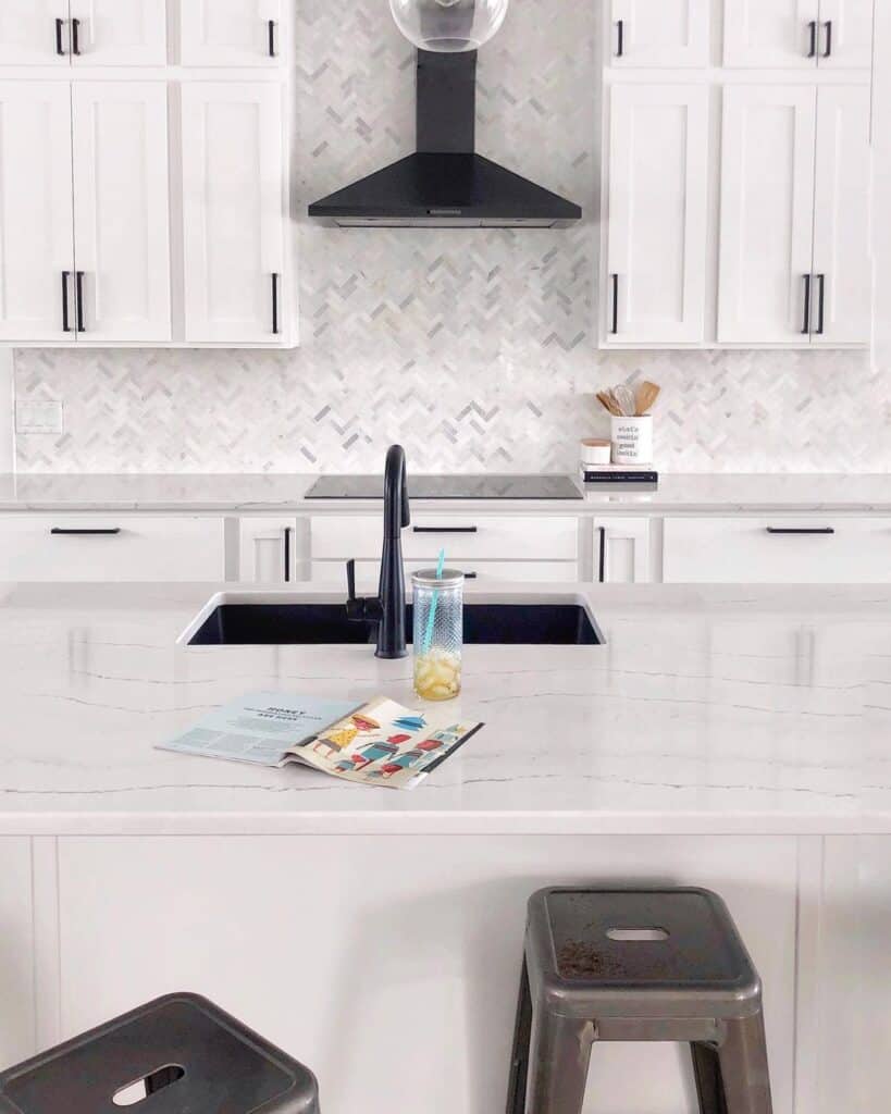 30 Herringbone Backsplash Kitchens That Look So Dynamic