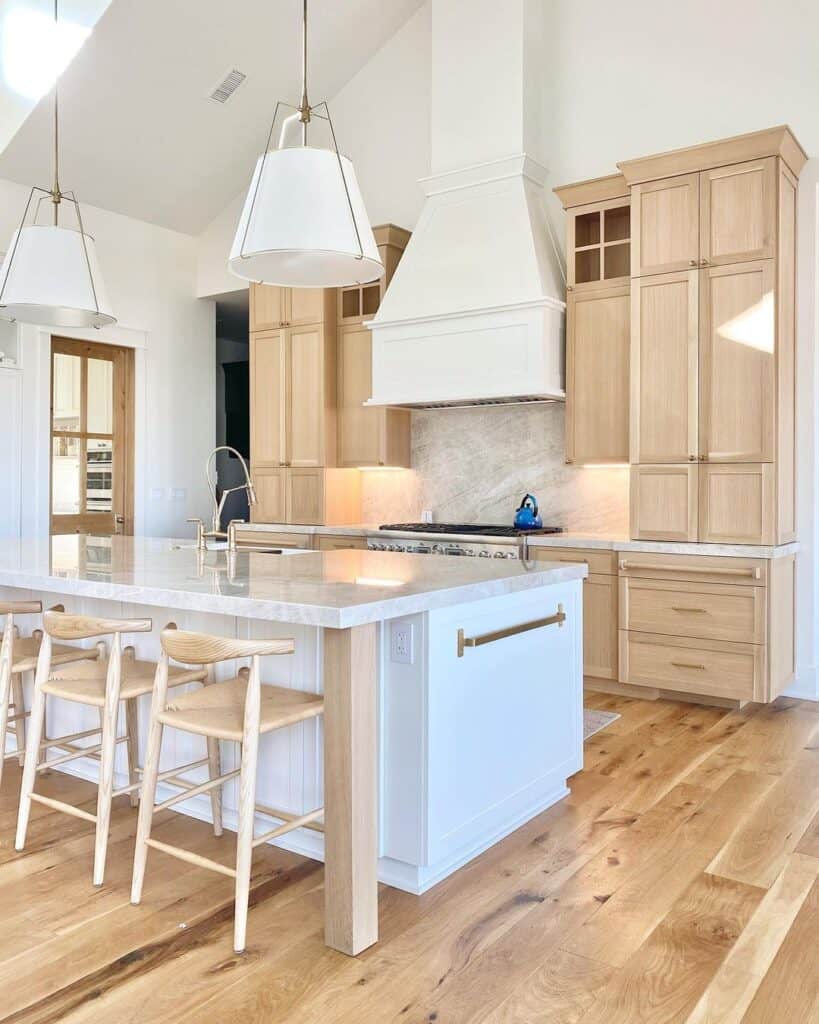 19 Vaulted Ceiling Lighting Ideas for Every Style