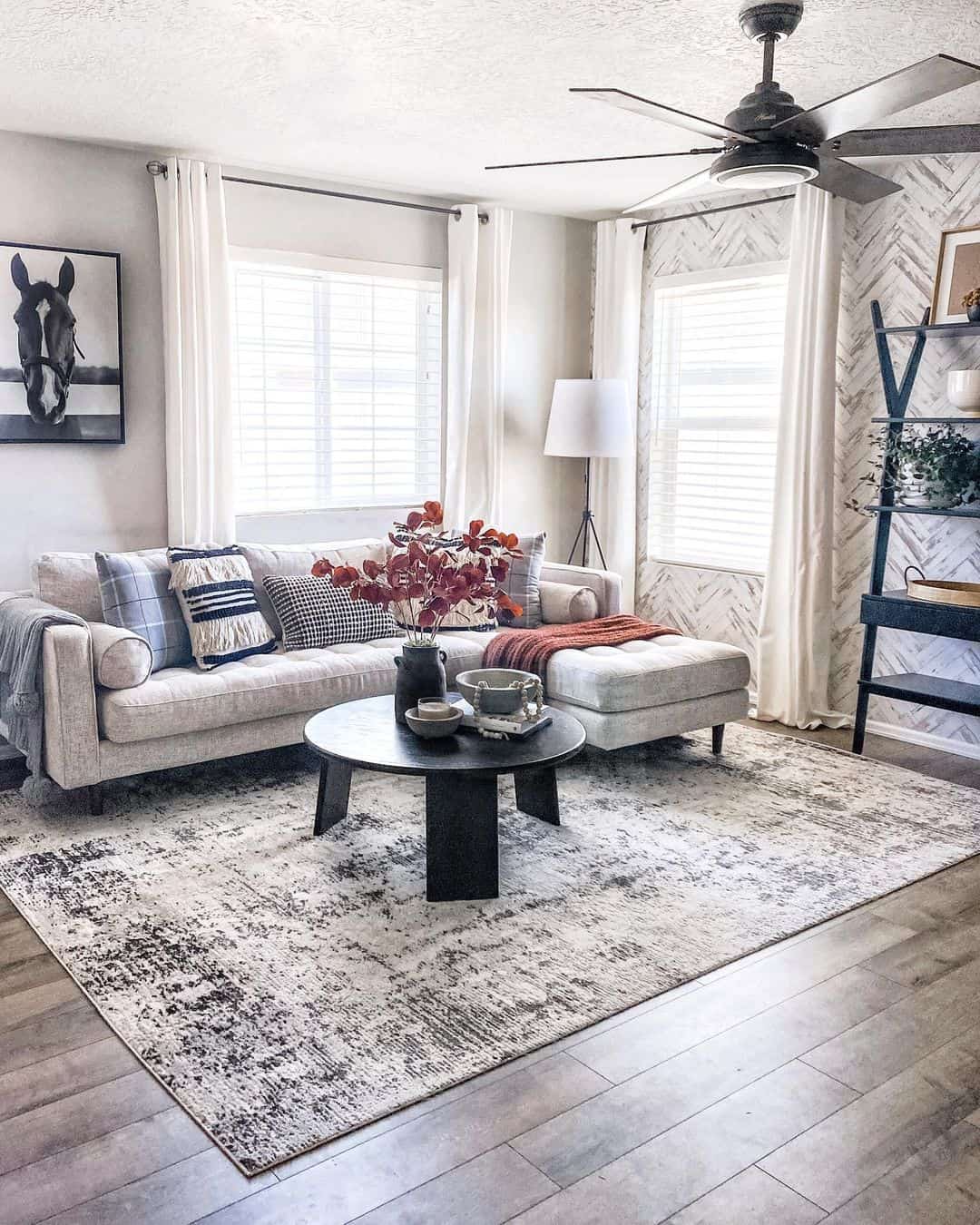 35 Wow-Worthy Examples of Round Coffee Table Décor