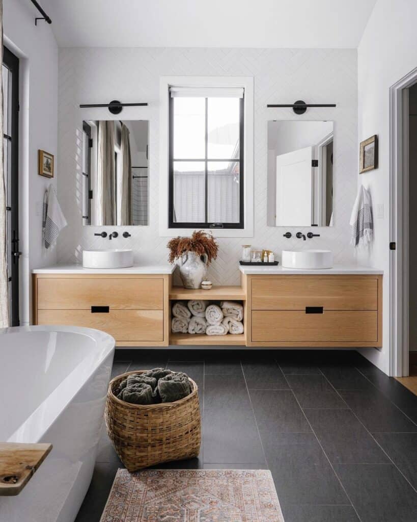 24 Stunning Black Bathroom Floor Designs for a Modern Look